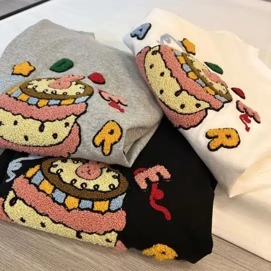 Towel embroidery cake design